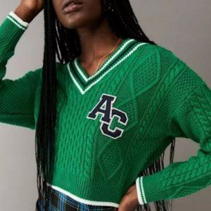 UO Cable Knit V-Neck Sweater BRAND NEW